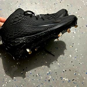 Baseball cleats
